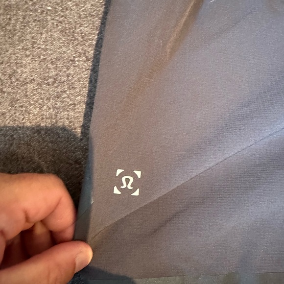 Lulu Shorts with built in compression. 7 Inch - Picture 2 of 3